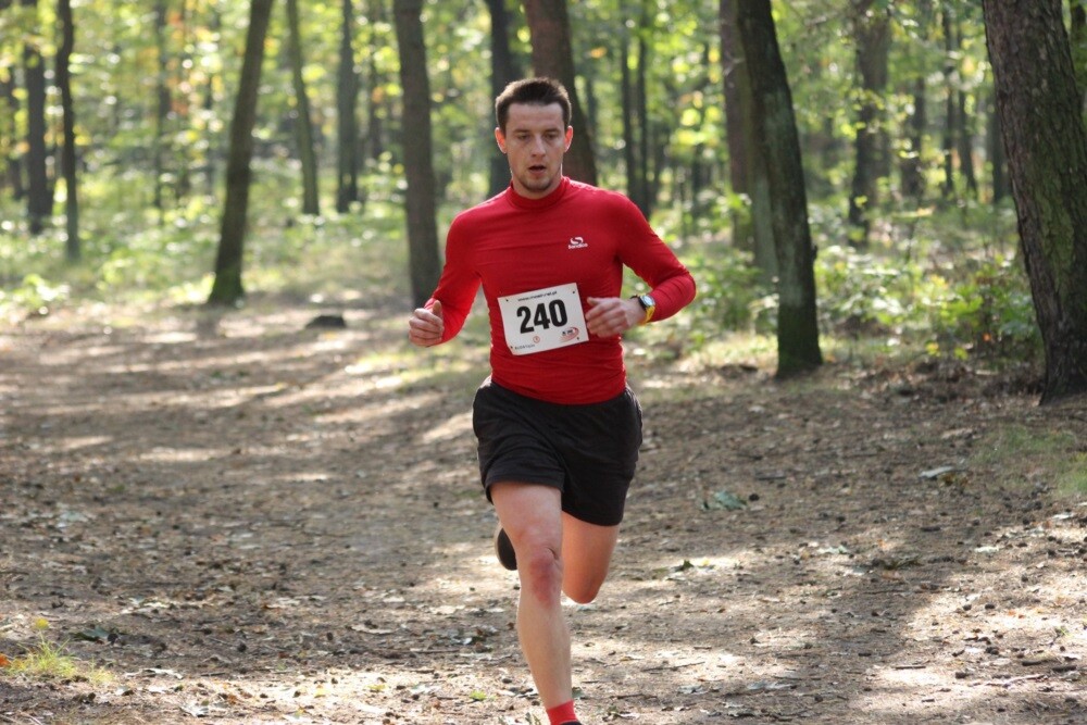 Przy Szkole Podstawowej nr 15 w Halembie odbyła się ósma w tym roku odsłona Biegu Wiewiórki. Początek biegu oraz rywalizacji nordic walking tradycyjnie rozpoczął się o godz. 11:15, wcześniej o godz. 11:00 wystartował bieg dla dzieci.