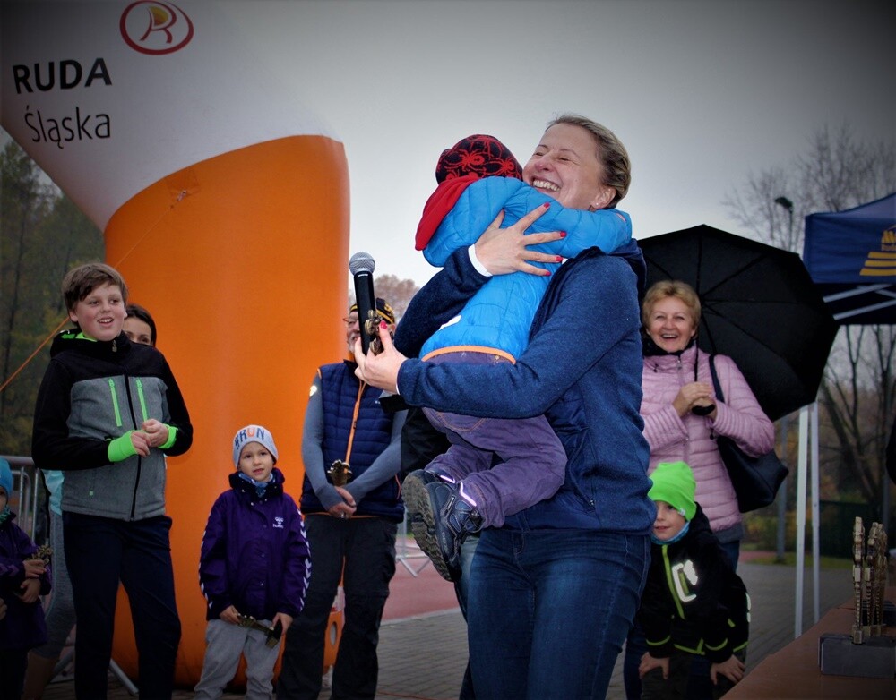 Za nami ostatni w tym roku "Bieg Wiewiórki'. Zapaleni biegacze i miłośnicy nordic walking udowodnili dzisiaj, że pochmurna pogoda im nie straszna. Uczestnicy otrzymali także pamiątkowe statuetki za udział w tegorocznym cyklu.