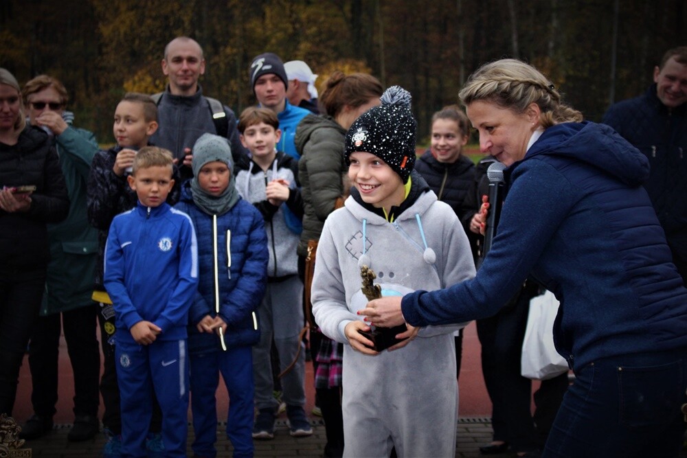 Za nami ostatni w tym roku "Bieg Wiewiórki'. Zapaleni biegacze i miłośnicy nordic walking udowodnili dzisiaj, że pochmurna pogoda im nie straszna. Uczestnicy otrzymali także pamiątkowe statuetki za udział w tegorocznym cyklu.