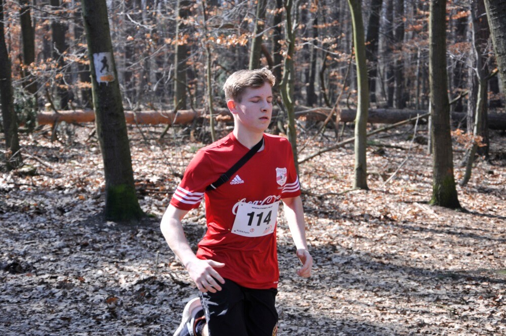 Miłośnicy biegania i zdrowego stylu życia ponownie spotkali się na bieżni Szkoły Podstawowej Sportowej nr 15 w Rudzie Śląskiej. Dzisiaj (23 marca) o godzinie 11.00 odbył się pierwszy w tym roku Bieg Wiewiórki, który rozpoczął czwarty sezon tej popularnej biegowej imprezy.