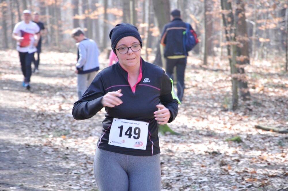 Miłośnicy biegania i zdrowego stylu życia ponownie spotkali się na bieżni Szkoły Podstawowej Sportowej nr 15 w Rudzie Śląskiej. Dzisiaj (23 marca) o godzinie 11.00 odbył się pierwszy w tym roku Bieg Wiewiórki, który rozpoczął czwarty sezon tej popularnej biegowej imprezy.