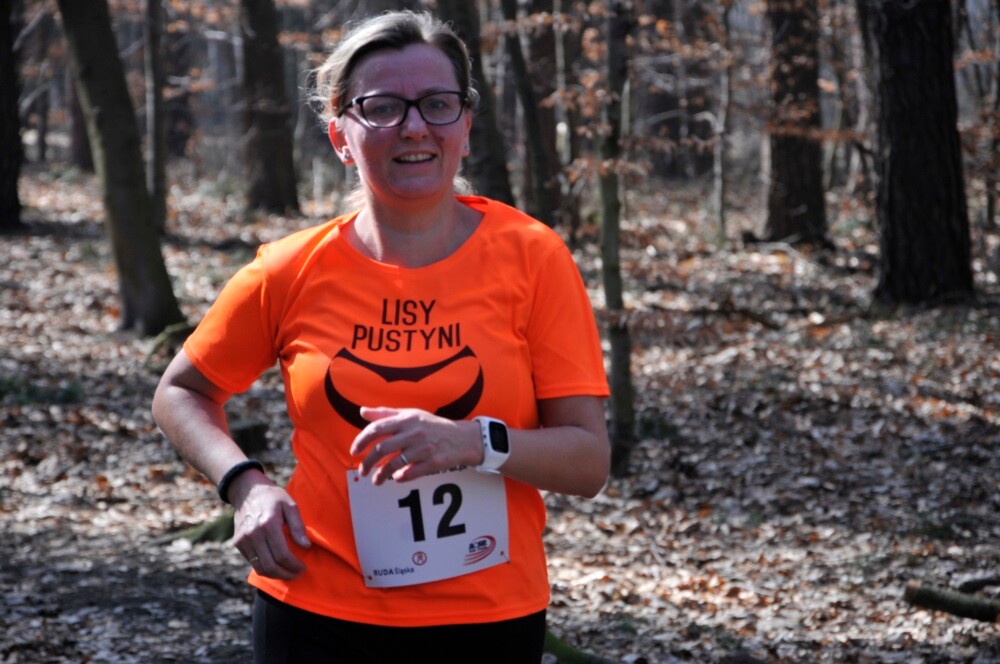 Miłośnicy biegania i zdrowego stylu życia ponownie spotkali się na bieżni Szkoły Podstawowej Sportowej nr 15 w Rudzie Śląskiej. Dzisiaj (23 marca) o godzinie 11.00 odbył się pierwszy w tym roku Bieg Wiewiórki, który rozpoczął czwarty sezon tej popularnej biegowej imprezy.