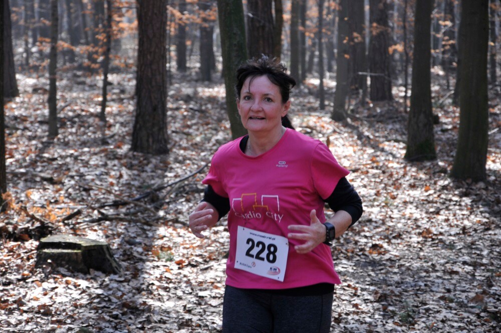 Miłośnicy biegania i zdrowego stylu życia ponownie spotkali się na bieżni Szkoły Podstawowej Sportowej nr 15 w Rudzie Śląskiej. Dzisiaj (23 marca) o godzinie 11.00 odbył się pierwszy w tym roku Bieg Wiewiórki, który rozpoczął czwarty sezon tej popularnej biegowej imprezy.
