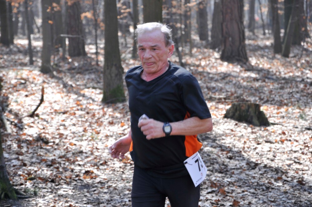 Miłośnicy biegania i zdrowego stylu życia ponownie spotkali się na bieżni Szkoły Podstawowej Sportowej nr 15 w Rudzie Śląskiej. Dzisiaj (23 marca) o godzinie 11.00 odbył się pierwszy w tym roku Bieg Wiewiórki, który rozpoczął czwarty sezon tej popularnej biegowej imprezy.