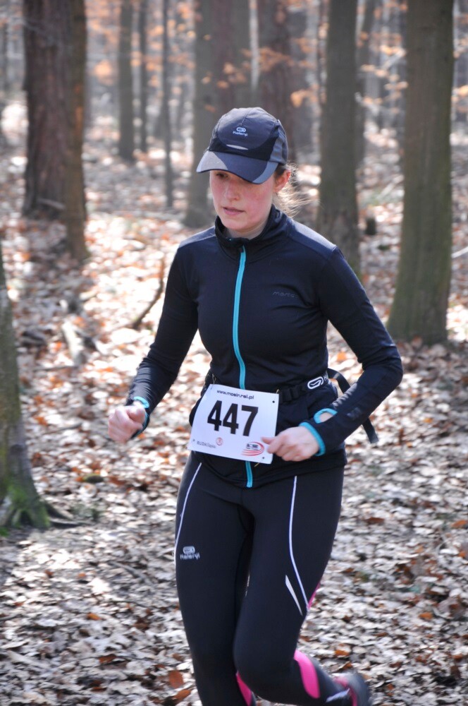 Miłośnicy biegania i zdrowego stylu życia ponownie spotkali się na bieżni Szkoły Podstawowej Sportowej nr 15 w Rudzie Śląskiej. Dzisiaj (23 marca) o godzinie 11.00 odbył się pierwszy w tym roku Bieg Wiewiórki, który rozpoczął czwarty sezon tej popularnej biegowej imprezy.