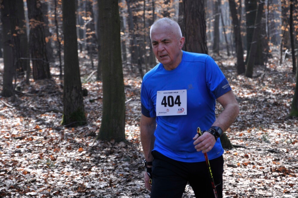 Miłośnicy biegania i zdrowego stylu życia ponownie spotkali się na bieżni Szkoły Podstawowej Sportowej nr 15 w Rudzie Śląskiej. Dzisiaj (23 marca) o godzinie 11.00 odbył się pierwszy w tym roku Bieg Wiewiórki, który rozpoczął czwarty sezon tej popularnej biegowej imprezy.
