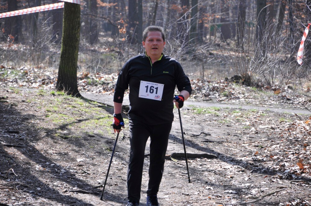 Miłośnicy biegania i zdrowego stylu życia ponownie spotkali się na bieżni Szkoły Podstawowej Sportowej nr 15 w Rudzie Śląskiej. Dzisiaj (23 marca) o godzinie 11.00 odbył się pierwszy w tym roku Bieg Wiewiórki, który rozpoczął czwarty sezon tej popularnej biegowej imprezy.