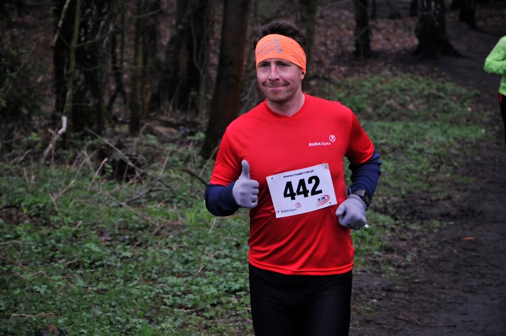 Miłośnicy biegania i zdrowego stylu życia ponownie spotkali się na bieżni Szkoły Podstawowej Sportowej nr 15 w Rudzie Śląskiej. Dzisiaj (13 kwietnia) o godzinie 11.00 odbył się drugi w tym roku Bieg Wiewiórki.