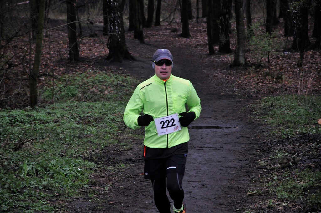 Miłośnicy biegania i zdrowego stylu życia ponownie spotkali się na bieżni Szkoły Podstawowej Sportowej nr 15 w Rudzie Śląskiej. Dzisiaj (13 kwietnia) o godzinie 11.00 odbył się drugi w tym roku Bieg Wiewiórki.