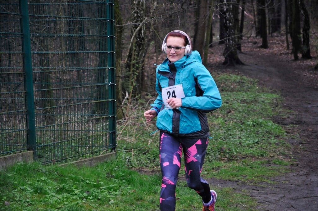 Miłośnicy biegania i zdrowego stylu życia ponownie spotkali się na bieżni Szkoły Podstawowej Sportowej nr 15 w Rudzie Śląskiej. Dzisiaj (13 kwietnia) o godzinie 11.00 odbył się drugi w tym roku Bieg Wiewiórki.