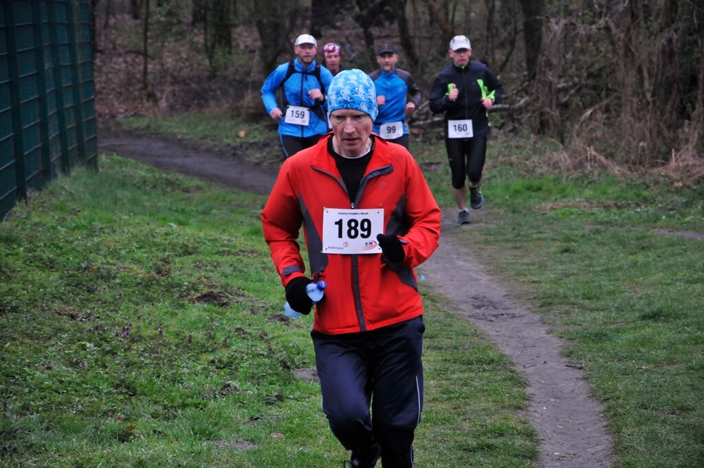 Miłośnicy biegania i zdrowego stylu życia ponownie spotkali się na bieżni Szkoły Podstawowej Sportowej nr 15 w Rudzie Śląskiej. Dzisiaj (13 kwietnia) o godzinie 11.00 odbył się drugi w tym roku Bieg Wiewiórki.