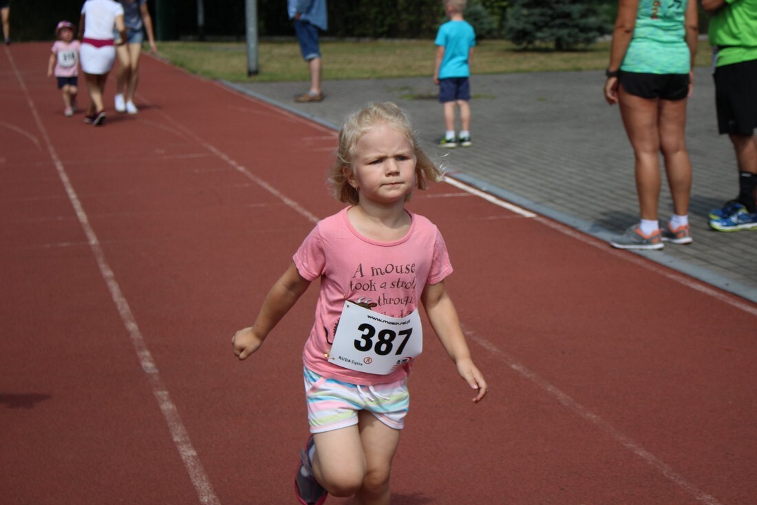 Piękna pogoda na zewnątrz i jeszcze piękniejsza w sercach biegaczy - dzisiejszy Bieg Wiewiórki odbył się w fantastycznej, sportowej atmosferze.