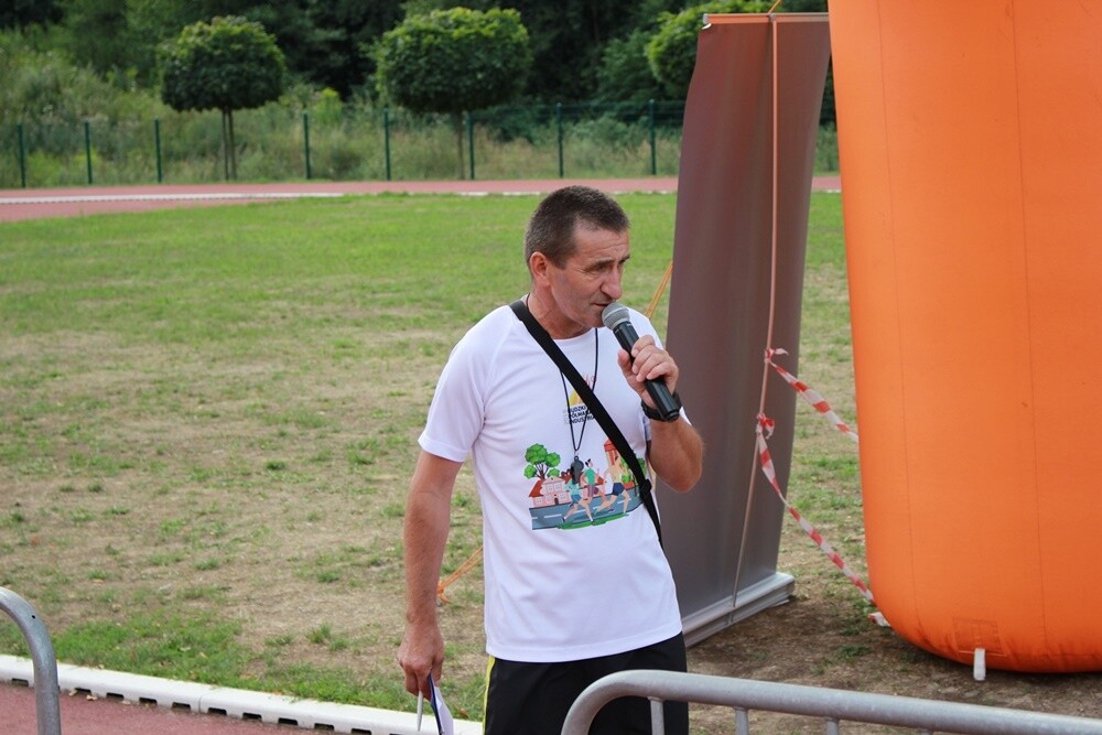 Ponad 300 osób wzięło udział w sobotnim Biegu Wiewiórki. Jak zwykle rozpoczęły dzieci, które miały do pokonania 1 km. Na starszych czekała pętla o długości 4,2 km, którą biegacze mogli pokonać maksymalnie pięć razy, a zawodnicy w konkurencji nordic walking trzy razy.