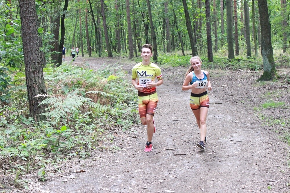 Ponad 300 osób wzięło udział w sobotnim Biegu Wiewiórki. Jak zwykle rozpoczęły dzieci, które miały do pokonania 1 km. Na starszych czekała pętla o długości 4,2 km, którą biegacze mogli pokonać maksymalnie pięć razy, a zawodnicy w konkurencji nordic walking trzy razy.