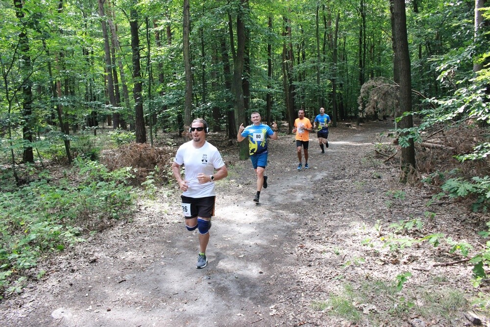 Ponad 300 osób wzięło udział w sobotnim Biegu Wiewiórki. Jak zwykle rozpoczęły dzieci, które miały do pokonania 1 km. Na starszych czekała pętla o długości 4,2 km, którą biegacze mogli pokonać maksymalnie pięć razy, a zawodnicy w konkurencji nordic walking trzy razy.