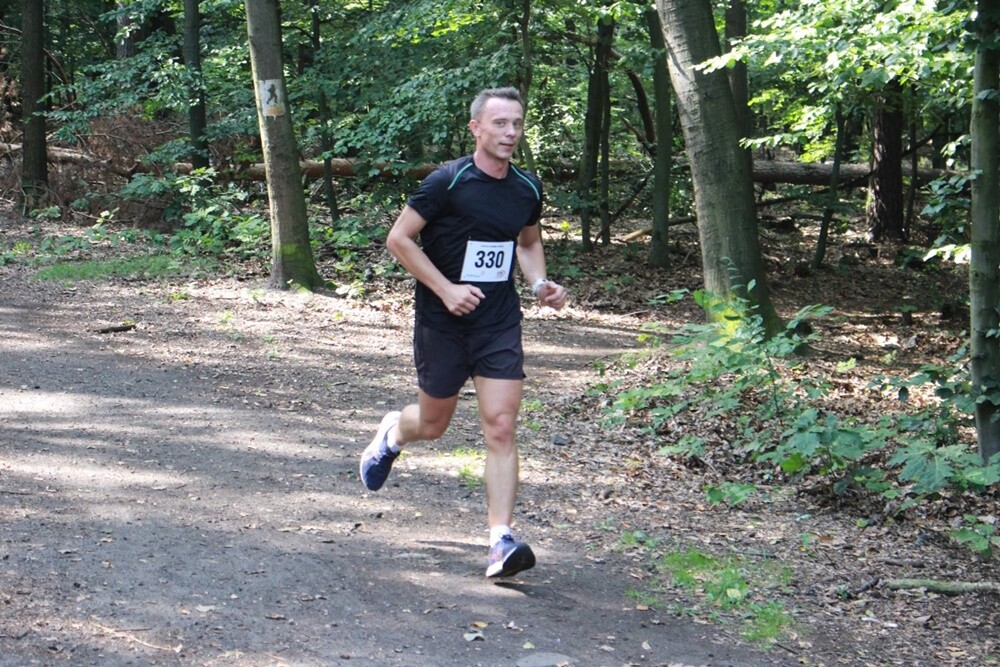 IV edycja Biegu Wiewiórki zbliża się do końca. Wrześniowe zawody już za nami, na starcie stanęło dziś wielu młodszych i starszych zawodników. Okazja do rywalizacji będzie jeszcze 12 października i 9 listopada.
