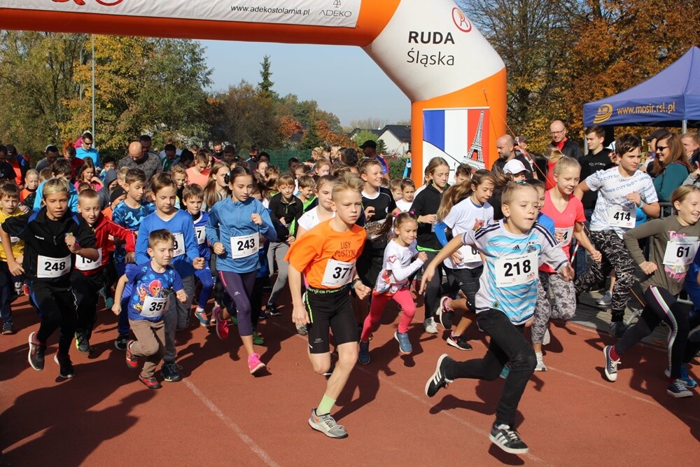 Miłośnicy biegania i nordic walking spotkali się dzisiaj na bieżni Szkoły Podstawowej Sportowej nr 15. Piękna pogoda zmotywowała uczestników "Biegu Wiewiórki" do osiągnięcia jak najlepszych wyników.