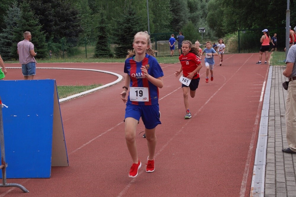 Kolejny Bieg Wiewiórki za nami! Jak zwykle rywalizację rozpoczęły dzieci, które miały do pokonania 1 km. Na starszych czekała pętla o długości 4,2 km, którą biegacze mogli pokonać maksymalnie pięć razy, a zawodnicy w konkurencji nordic walking trzy razy.