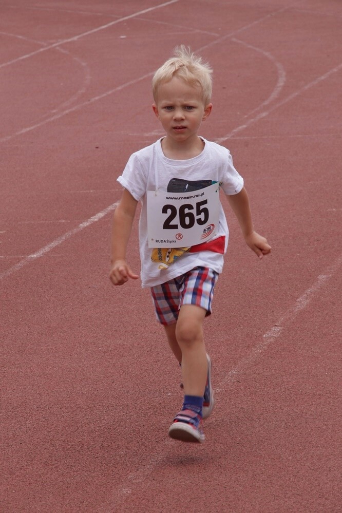 Kolejny Bieg Wiewiórki za nami! Jak zwykle rywalizację rozpoczęły dzieci, które miały do pokonania 1 km. Na starszych czekała pętla o długości 4,2 km, którą biegacze mogli pokonać maksymalnie pięć razy, a zawodnicy w konkurencji nordic walking trzy razy.
