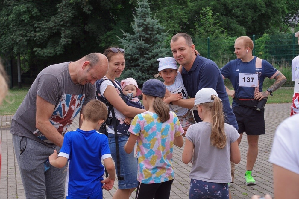 Kolejny Bieg Wiewiórki za nami! Jak zwykle rywalizację rozpoczęły dzieci, które miały do pokonania 1 km. Na starszych czekała pętla o długości 4,2 km, którą biegacze mogli pokonać maksymalnie pięć razy, a zawodnicy w konkurencji nordic walking trzy razy.