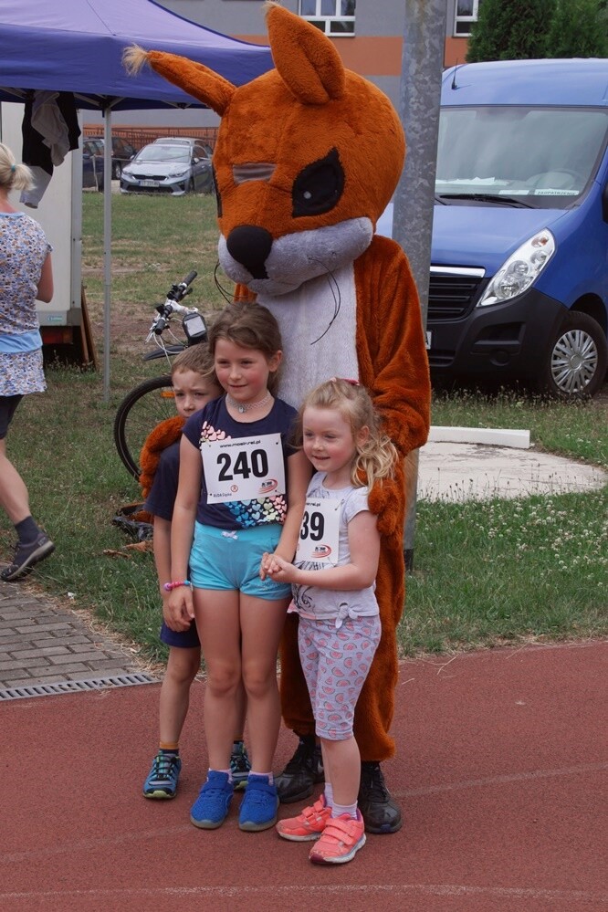 Kolejny Bieg Wiewiórki za nami! Jak zwykle rywalizację rozpoczęły dzieci, które miały do pokonania 1 km. Na starszych czekała pętla o długości 4,2 km, którą biegacze mogli pokonać maksymalnie pięć razy, a zawodnicy w konkurencji nordic walking trzy razy.