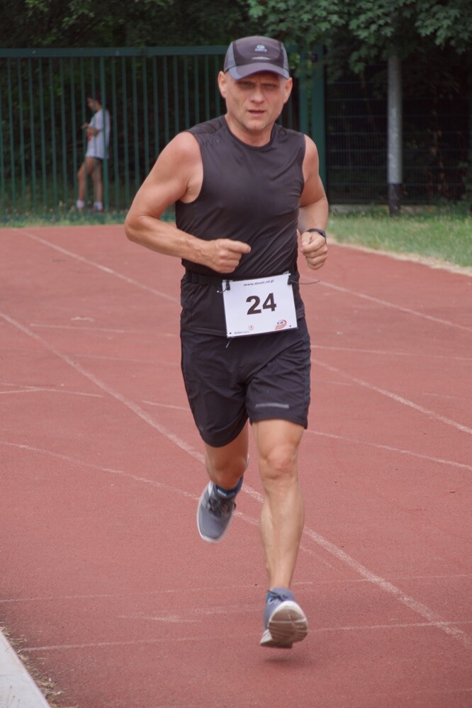 Kolejny Bieg Wiewiórki za nami! Jak zwykle rywalizację rozpoczęły dzieci, które miały do pokonania 1 km. Na starszych czekała pętla o długości 4,2 km, którą biegacze mogli pokonać maksymalnie pięć razy, a zawodnicy w konkurencji nordic walking trzy razy.