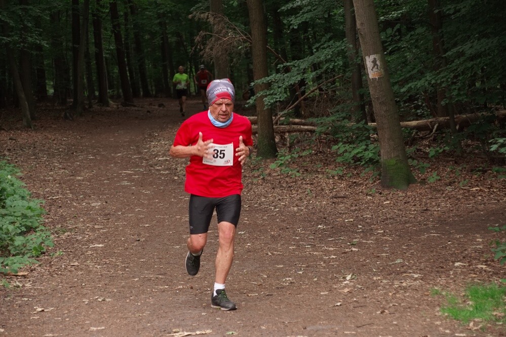 Kolejny Bieg Wiewiórki za nami! Jak zwykle rywalizację rozpoczęły dzieci, które miały do pokonania 1 km. Na starszych czekała pętla o długości 4,2 km, którą biegacze mogli pokonać maksymalnie pięć razy, a zawodnicy w konkurencji nordic walking trzy razy.