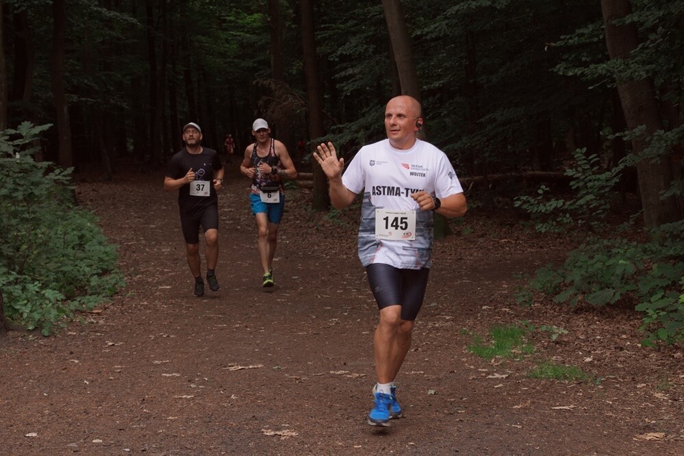 Kolejny Bieg Wiewiórki za nami! Jak zwykle rywalizację rozpoczęły dzieci, które miały do pokonania 1 km. Na starszych czekała pętla o długości 4,2 km, którą biegacze mogli pokonać maksymalnie pięć razy, a zawodnicy w konkurencji nordic walking trzy razy.