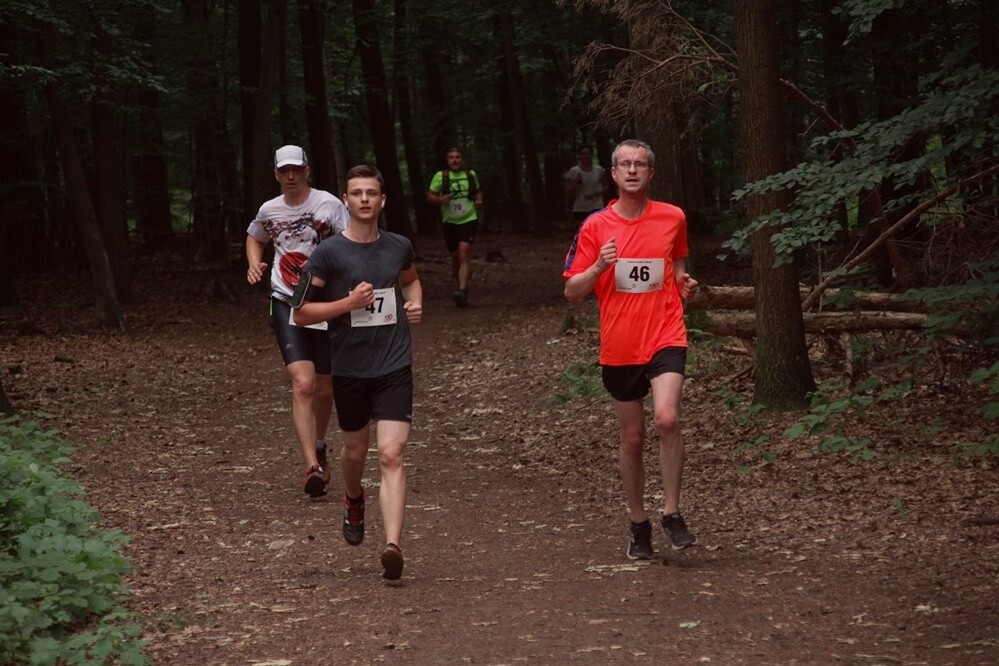 Kolejny Bieg Wiewiórki za nami! Jak zwykle rywalizację rozpoczęły dzieci, które miały do pokonania 1 km. Na starszych czekała pętla o długości 4,2 km, którą biegacze mogli pokonać maksymalnie pięć razy, a zawodnicy w konkurencji nordic walking trzy razy.