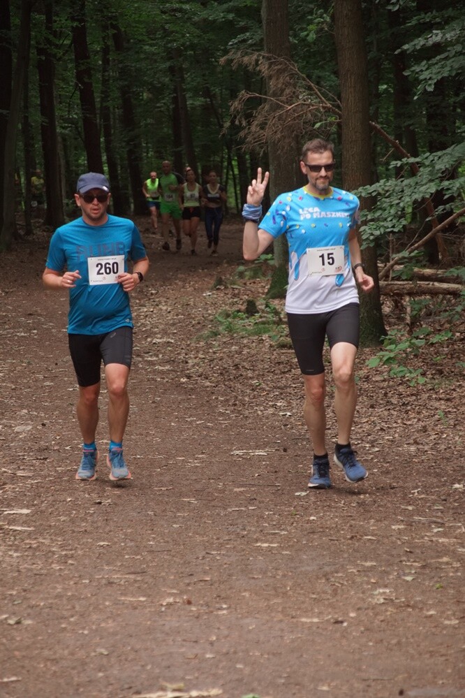 Kolejny Bieg Wiewiórki za nami! Jak zwykle rywalizację rozpoczęły dzieci, które miały do pokonania 1 km. Na starszych czekała pętla o długości 4,2 km, którą biegacze mogli pokonać maksymalnie pięć razy, a zawodnicy w konkurencji nordic walking trzy razy.
