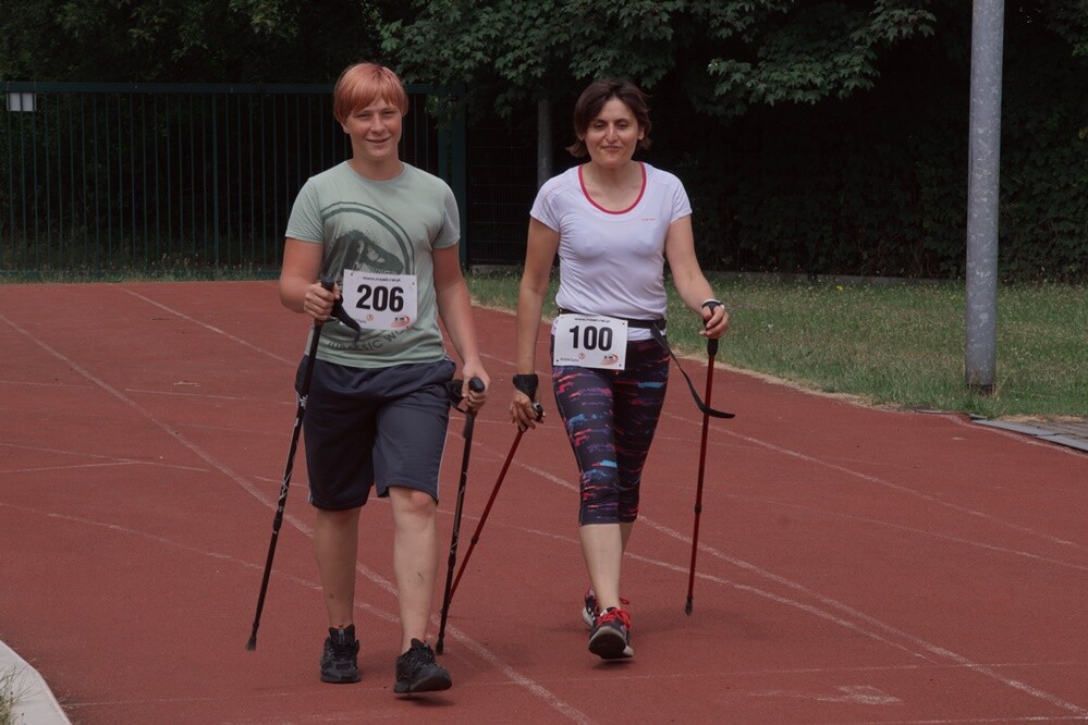 Kolejny Bieg Wiewiórki za nami! Jak zwykle rywalizację rozpoczęły dzieci, które miały do pokonania 1 km. Na starszych czekała pętla o długości 4,2 km, którą biegacze mogli pokonać maksymalnie pięć razy, a zawodnicy w konkurencji nordic walking trzy razy.