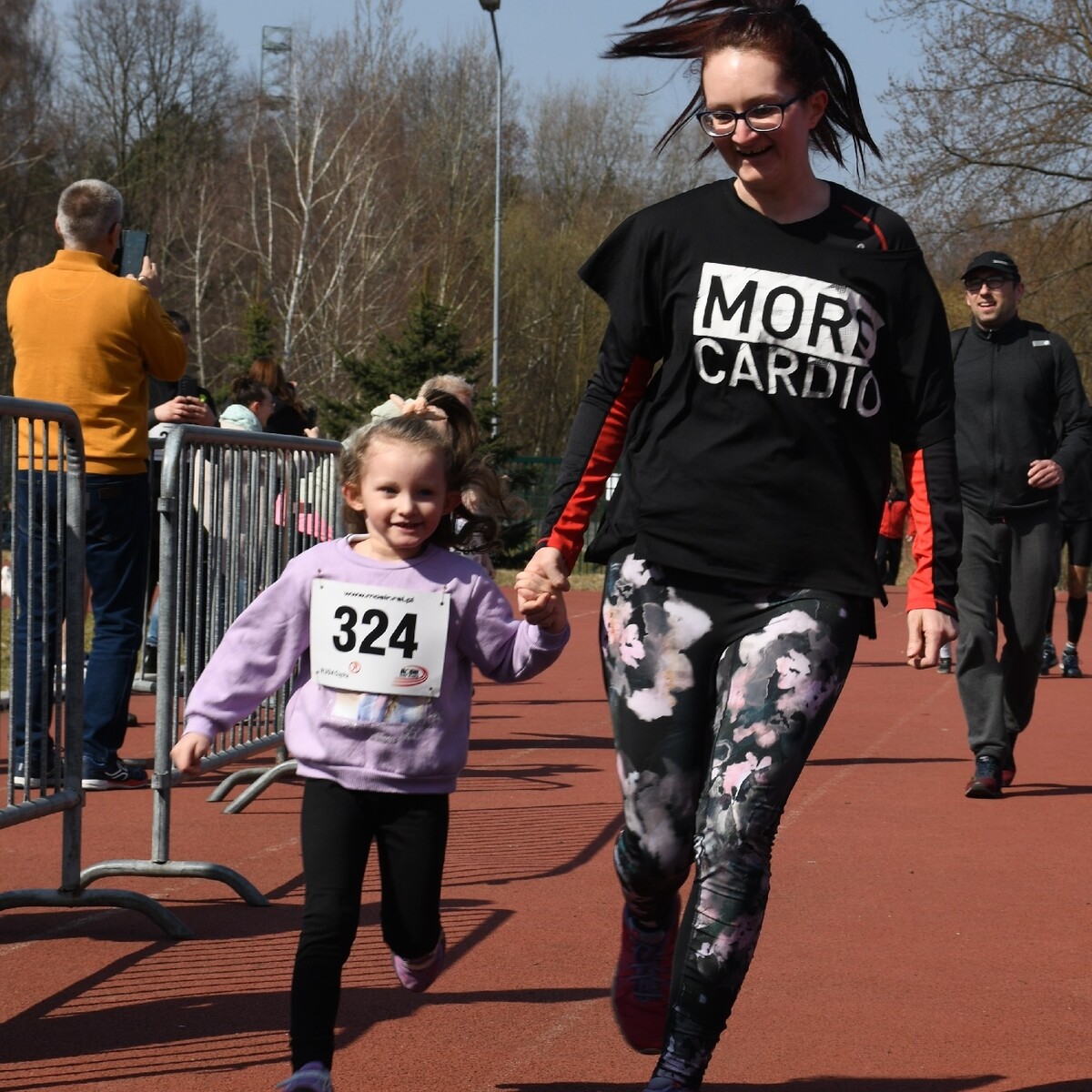 Dzisiaj w Rudzie Śląskiej ruszył siódmy cykl "Biegu Wiewiórki". Tradycyjnie bieg organizowany jest na bieżni Szkoły Podstawowej Sportowej nr 15 oraz w halembskim lesie.

fot. Jacek Knapik