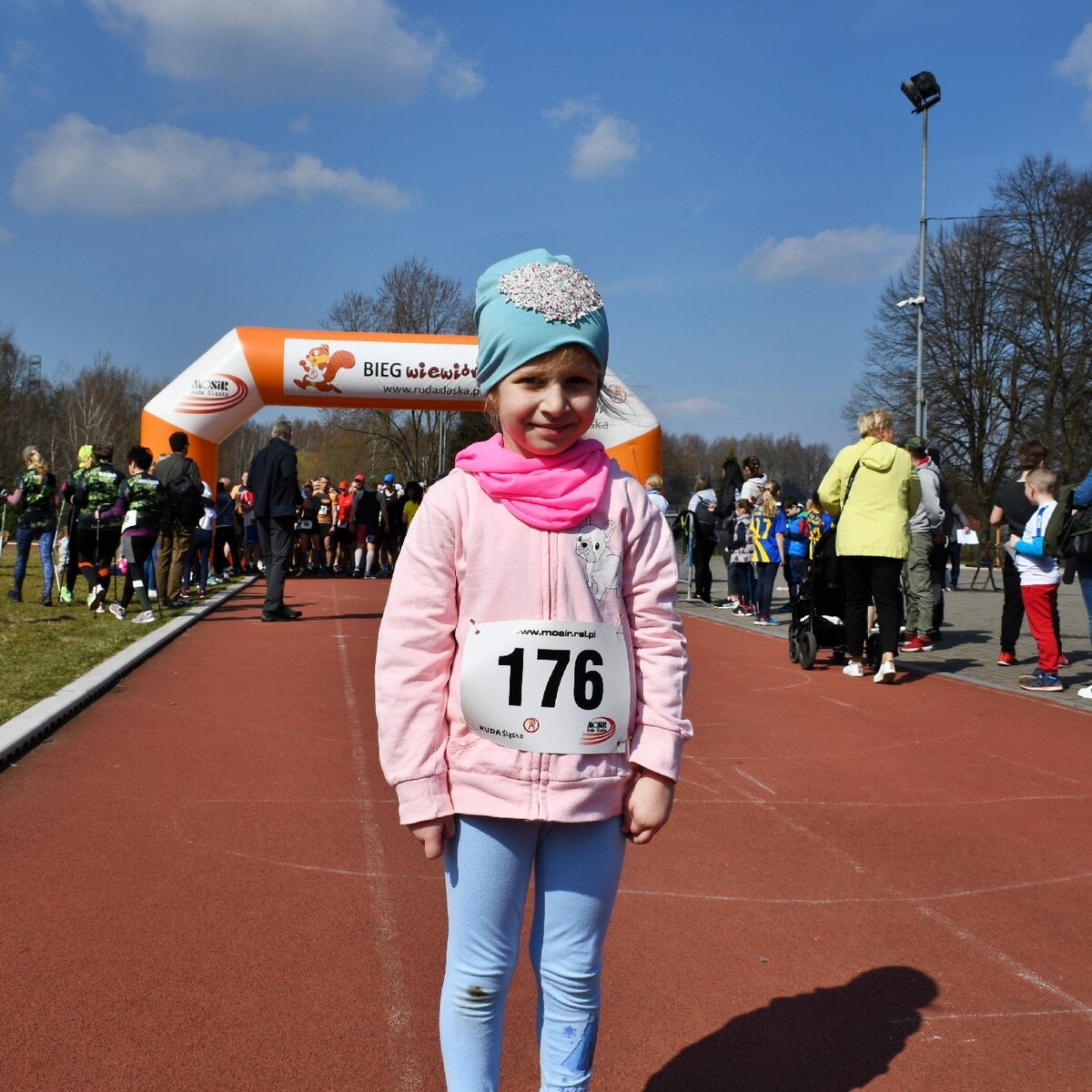 Dzisiaj w Rudzie Śląskiej ruszył siódmy cykl "Biegu Wiewiórki". Tradycyjnie bieg organizowany jest na bieżni Szkoły Podstawowej Sportowej nr 15 oraz w halembskim lesie.

fot. Jacek Knapik