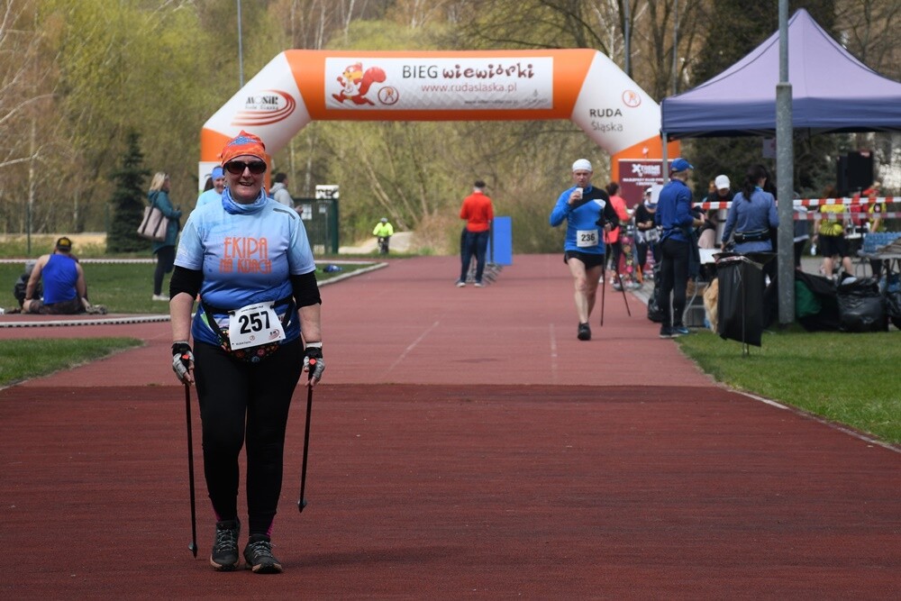 Miłośnicy aktywnego wypoczynku i biegów po raz kolejny wystartowali w słynnym Biegu Wiewiórki, organizowanym przez Miejski Ośrodek Sportu i Rekreacji w Rudzie Śląskiej. 

fot. Jacek Knapik