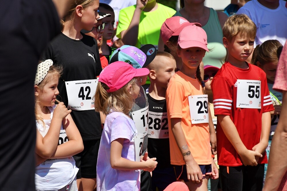 Niedzielna rywalizacja sportowa była poświęcona śp. prezydent Grażynie Dziedzic, która była inicjatorem organizacji Biegu Wiewiórki. 

fot. Jacek Knapik