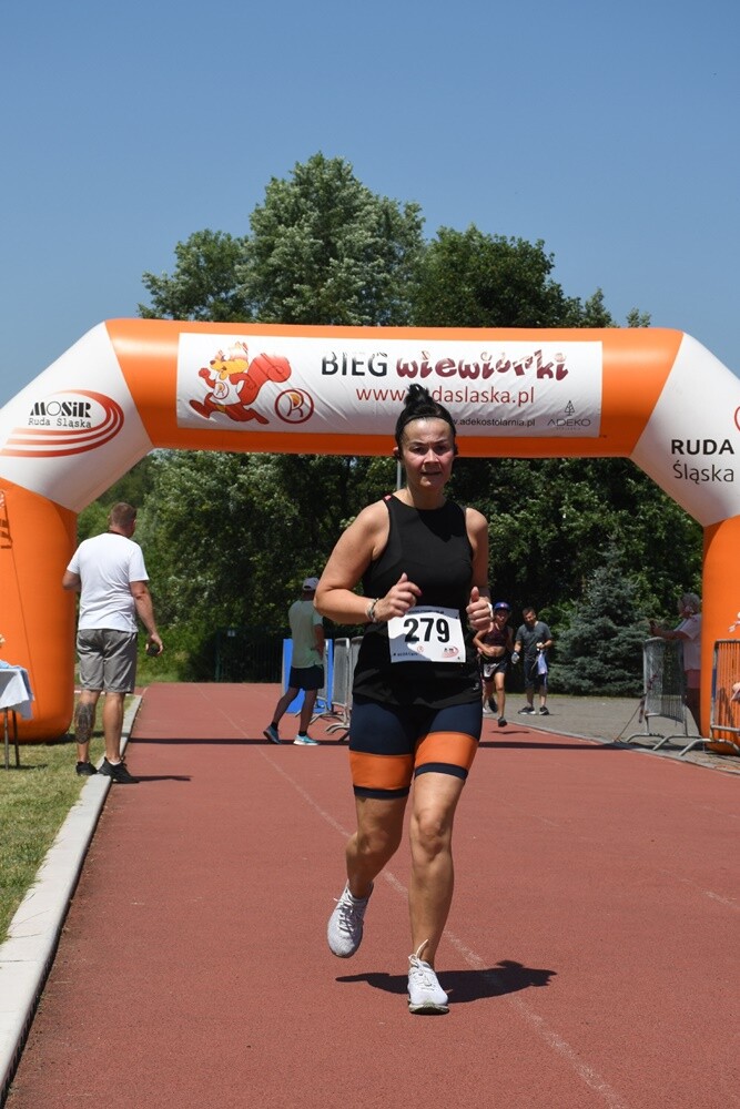 Niedzielna rywalizacja sportowa była poświęcona śp. prezydent Grażynie Dziedzic, która była inicjatorem organizacji Biegu Wiewiórki. 

fot. Jacek Knapik