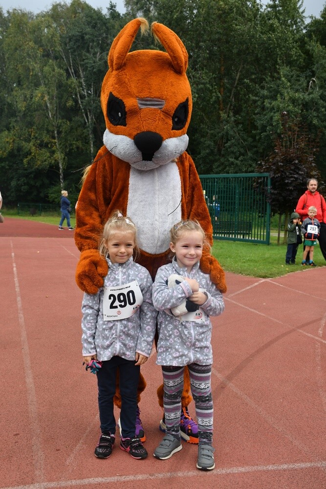 W kalendarzu jeszcze lato, za oknem zdecydowanie jesień, ale dla uczestników Biegu Wiewiórki pogoda nie miała znaczenia. Zwłaszcza kiedy zawody obserwował sam mistrz Paweł Fajdek. Tegoroczny cykl biegów organizowany przez MOSiR Ruda Śląska powoli dobiega końca, przed nami jeszcze zawody 22 października i 5 listopada.

fot. Jacek Knapik