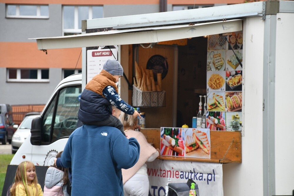 W kalendarzu jeszcze lato, za oknem zdecydowanie jesień, ale dla uczestników Biegu Wiewiórki pogoda nie miała znaczenia. Zwłaszcza kiedy zawody obserwował sam mistrz Paweł Fajdek. Tegoroczny cykl biegów organizowany przez MOSiR Ruda Śląska powoli dobiega końca, przed nami jeszcze zawody 22 października i 5 listopada.

fot. Jacek Knapik