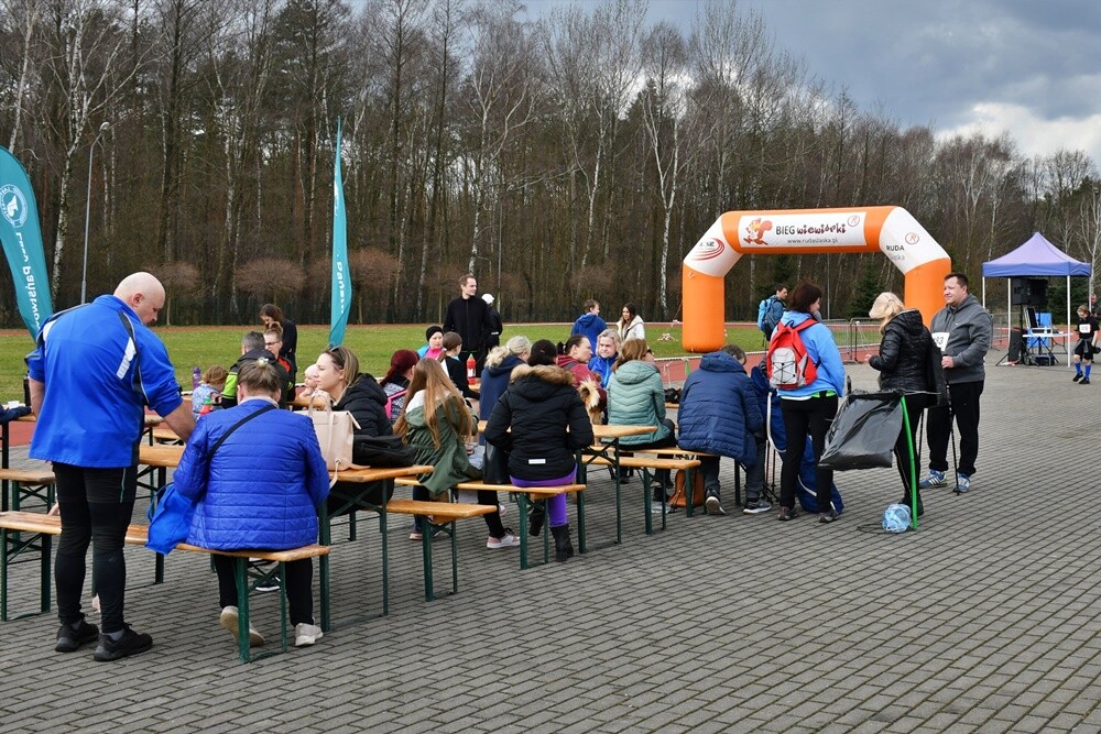 Miłośnicy aktywnego stylu życia znów pobiegli z rudzką wiewiórką. W sobotę na bieżni Szkoły Podstawowej Sportowej nr 15 oraz w halembskim lesie rozpoczął się kolejny cykl "Biegu Wiewiórki". 

fot. Jacek Knapik