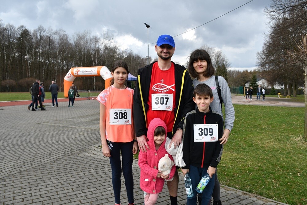 Miłośnicy aktywnego stylu życia znów pobiegli z rudzką wiewiórką. W sobotę na bieżni Szkoły Podstawowej Sportowej nr 15 oraz w halembskim lesie rozpoczął się kolejny cykl "Biegu Wiewiórki". 

fot. Jacek Knapik