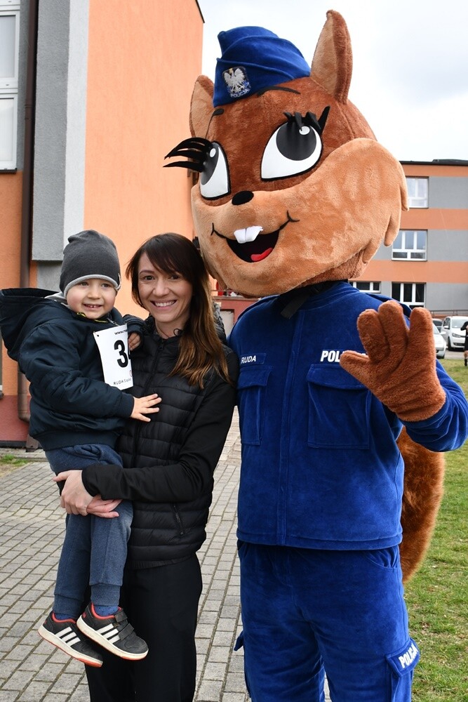 Miłośnicy aktywnego stylu życia znów pobiegli z rudzką wiewiórką. W sobotę na bieżni Szkoły Podstawowej Sportowej nr 15 oraz w halembskim lesie rozpoczął się kolejny cykl "Biegu Wiewiórki". 

fot. Jacek Knapik