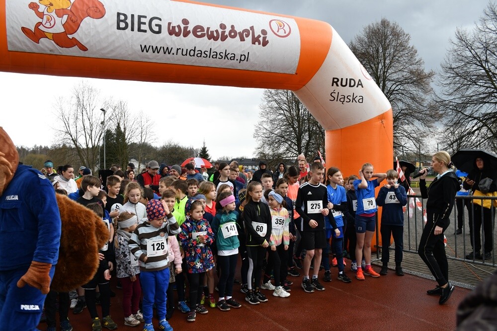 Miłośnicy aktywnego stylu życia znów pobiegli z rudzką wiewiórką. W sobotę na bieżni Szkoły Podstawowej Sportowej nr 15 oraz w halembskim lesie rozpoczął się kolejny cykl "Biegu Wiewiórki". 

fot. Jacek Knapik