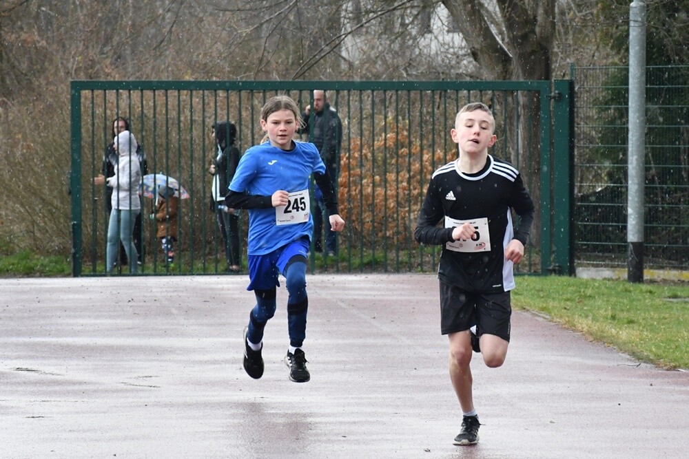 Miłośnicy aktywnego stylu życia znów pobiegli z rudzką wiewiórką. W sobotę na bieżni Szkoły Podstawowej Sportowej nr 15 oraz w halembskim lesie rozpoczął się kolejny cykl "Biegu Wiewiórki". 

fot. Jacek Knapik