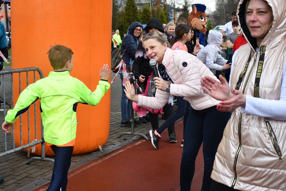 Miłośnicy aktywnego stylu życia znów pobiegli z rudzką wiewiórką. W sobotę na bieżni Szkoły Podstawowej Sportowej nr 15 oraz w halembskim lesie rozpoczął się kolejny cykl "Biegu Wiewiórki". 

fot. Jacek Knapik