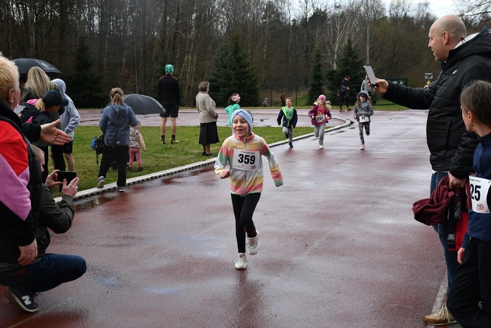 Miłośnicy aktywnego stylu życia znów pobiegli z rudzką wiewiórką. W sobotę na bieżni Szkoły Podstawowej Sportowej nr 15 oraz w halembskim lesie rozpoczął się kolejny cykl "Biegu Wiewiórki". 

fot. Jacek Knapik