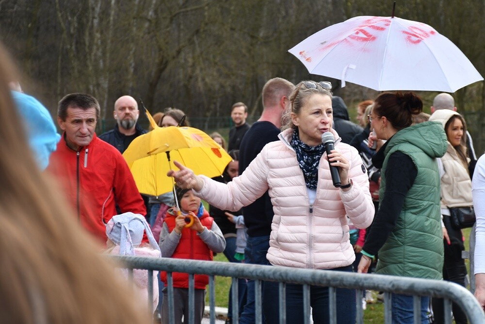 Miłośnicy aktywnego stylu życia znów pobiegli z rudzką wiewiórką. W sobotę na bieżni Szkoły Podstawowej Sportowej nr 15 oraz w halembskim lesie rozpoczął się kolejny cykl "Biegu Wiewiórki". 

fot. Jacek Knapik