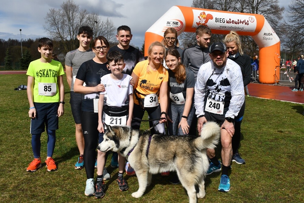 Miłośnicy aktywnego stylu życia znów pobiegli z rudzką wiewiórką. W sobotę na bieżni Szkoły Podstawowej Sportowej nr 15 oraz w halembskim lesie rozpoczął się kolejny cykl "Biegu Wiewiórki". 

fot. Jacek Knapik