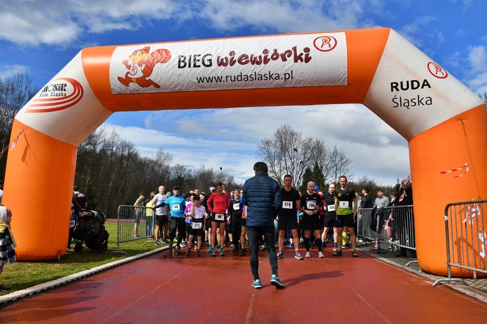 Miłośnicy aktywnego stylu życia znów pobiegli z rudzką wiewiórką. W sobotę na bieżni Szkoły Podstawowej Sportowej nr 15 oraz w halembskim lesie rozpoczął się kolejny cykl "Biegu Wiewiórki". 

fot. Jacek Knapik