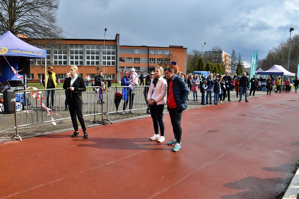 Miłośnicy aktywnego stylu życia znów pobiegli z rudzką wiewiórką. W sobotę na bieżni Szkoły Podstawowej Sportowej nr 15 oraz w halembskim lesie rozpoczął się kolejny cykl "Biegu Wiewiórki". 

fot. Jacek Knapik