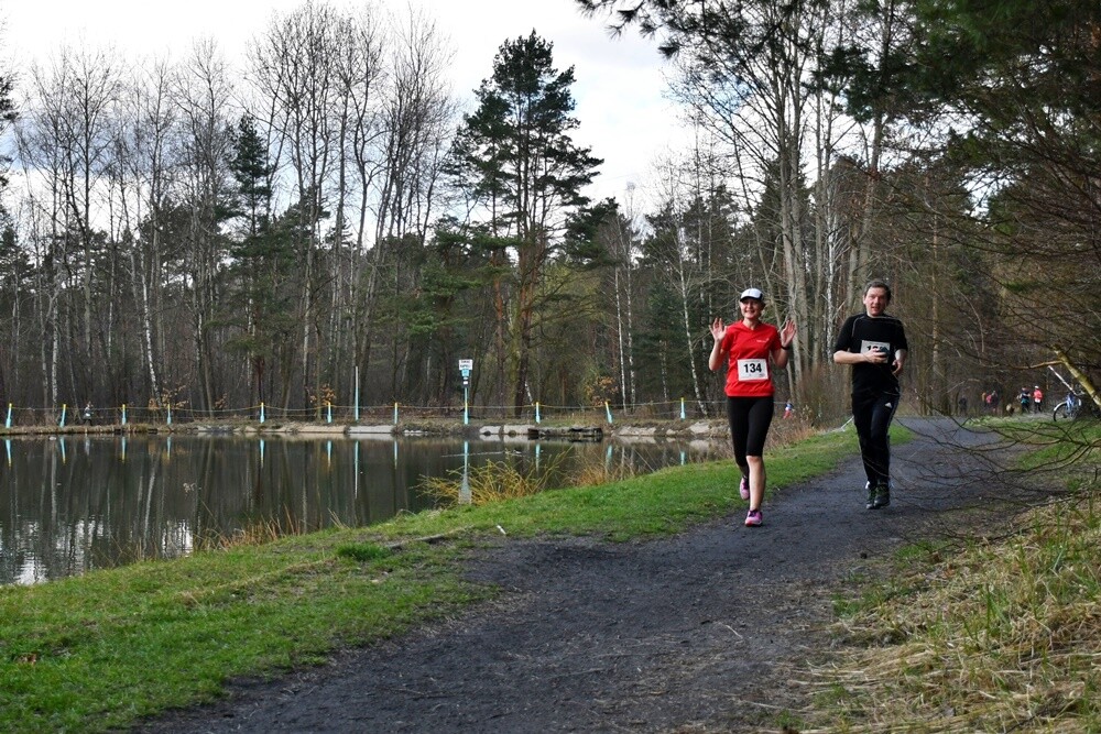 Miłośnicy aktywnego stylu życia znów pobiegli z rudzką wiewiórką. W sobotę na bieżni Szkoły Podstawowej Sportowej nr 15 oraz w halembskim lesie rozpoczął się kolejny cykl "Biegu Wiewiórki". 

fot. Jacek Knapik